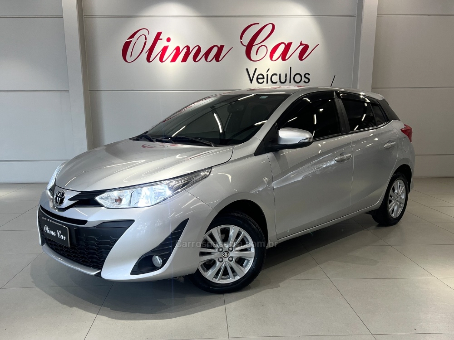 TOYOTA - YARIS - 2018/2019 - Prata - R$ 83.990,00