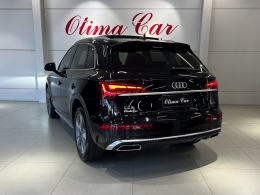 AUDI - Q5 - 2021/2022 - Preta - R$ 275.990,00