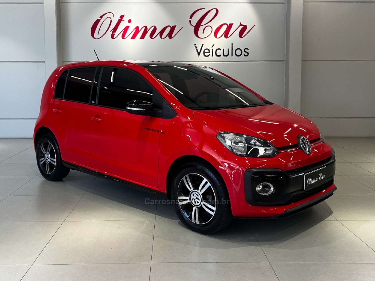 VOLKSWAGEN - UP - 2017/2018 - Vermelha - R$ 73.990,00