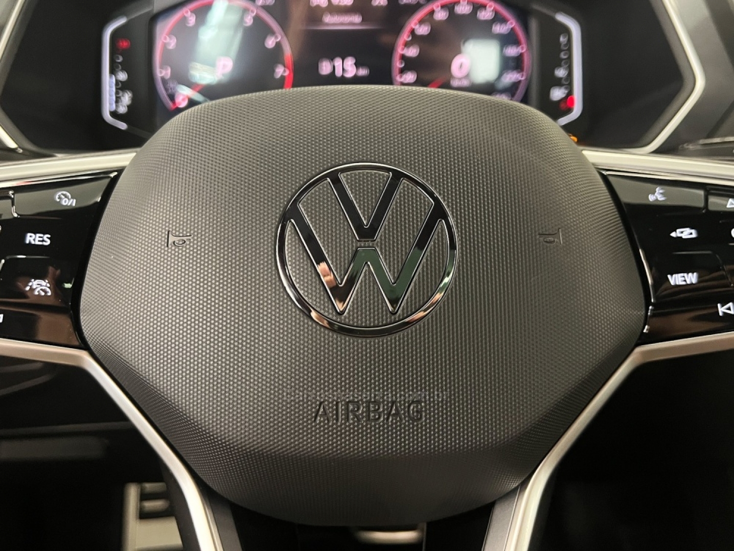 VOLKSWAGEN - TIGUAN - 2024/2024 - Branca - R$ 289.990,00