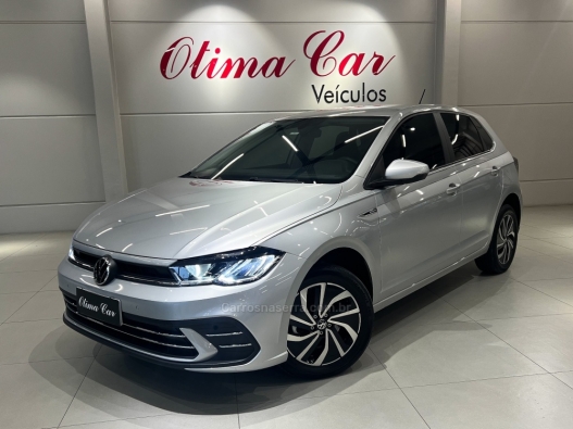 VOLKSWAGEN - POLO - 2023/2024 - Prata - R$ 112.990,00