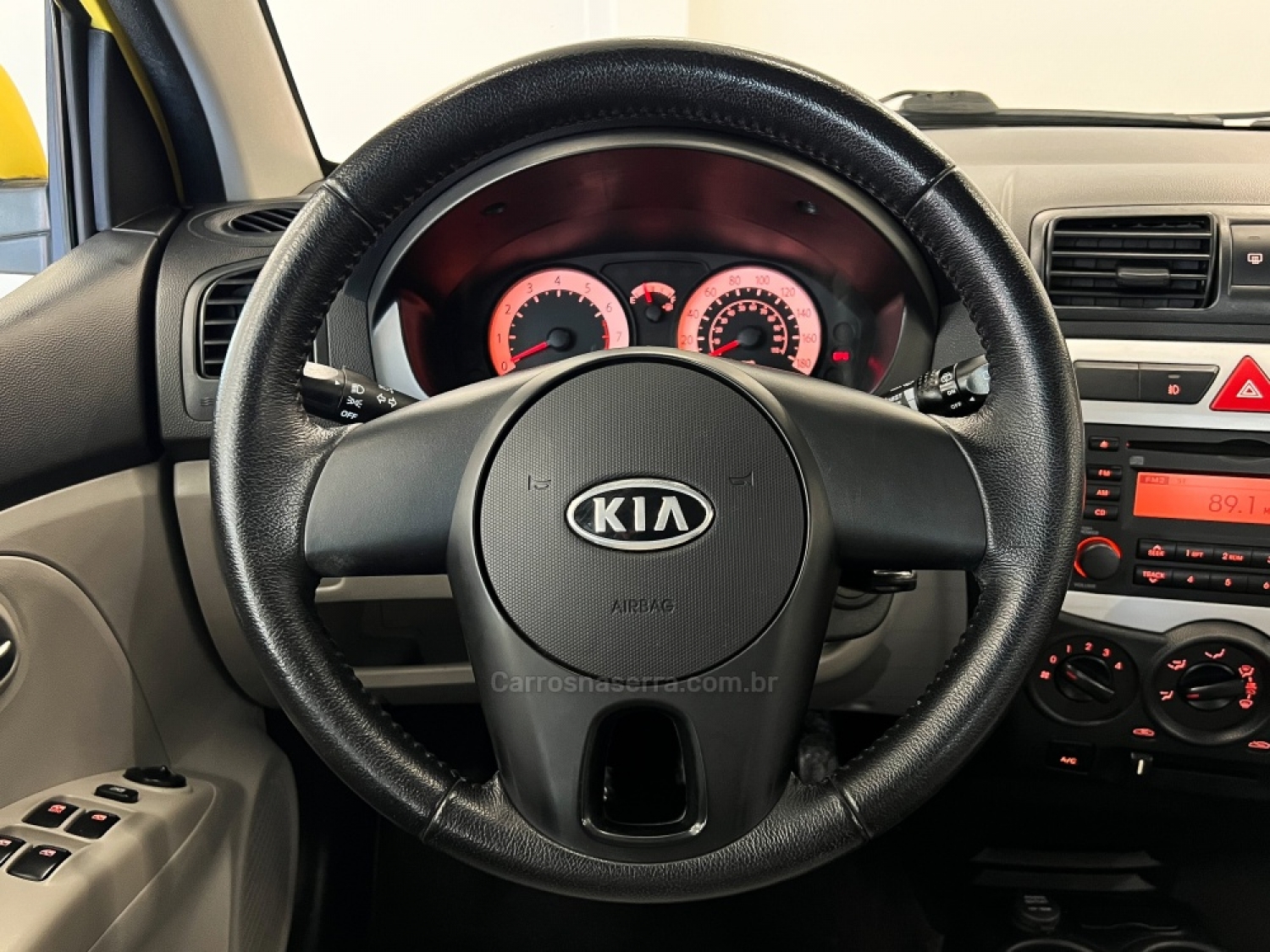 KIA MOTORS - PICANTO - 2010/2010 - Amarela - R$ 31.990,00