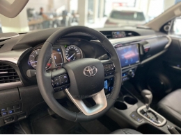 TOYOTA - HILUX - 2024/2024 - Branca - R$ 309.900,00