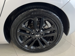 HYUNDAI - I30 - 2015/2016 - Prata - R$ 79.990,00