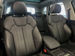 AUDI - Q5 - 2021/2022 - Preta - R$ 275.990,00