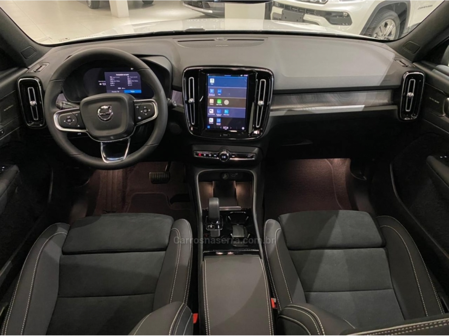 VOLVO - XC 40 - 2024/2024 - Branca - R$ 309.950,00