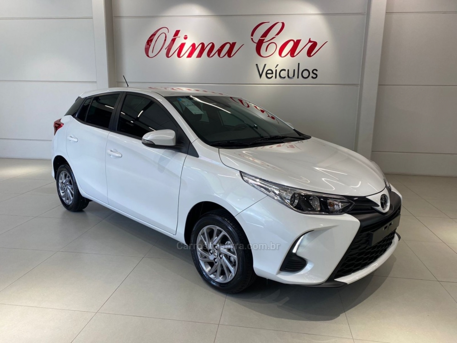 TOYOTA - YARIS - 2024/2025 - Branca - R$ 109.900,00