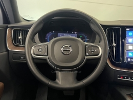 VOLVO - XC60 - 2022/2023 - Branca - R$ 319.990,00