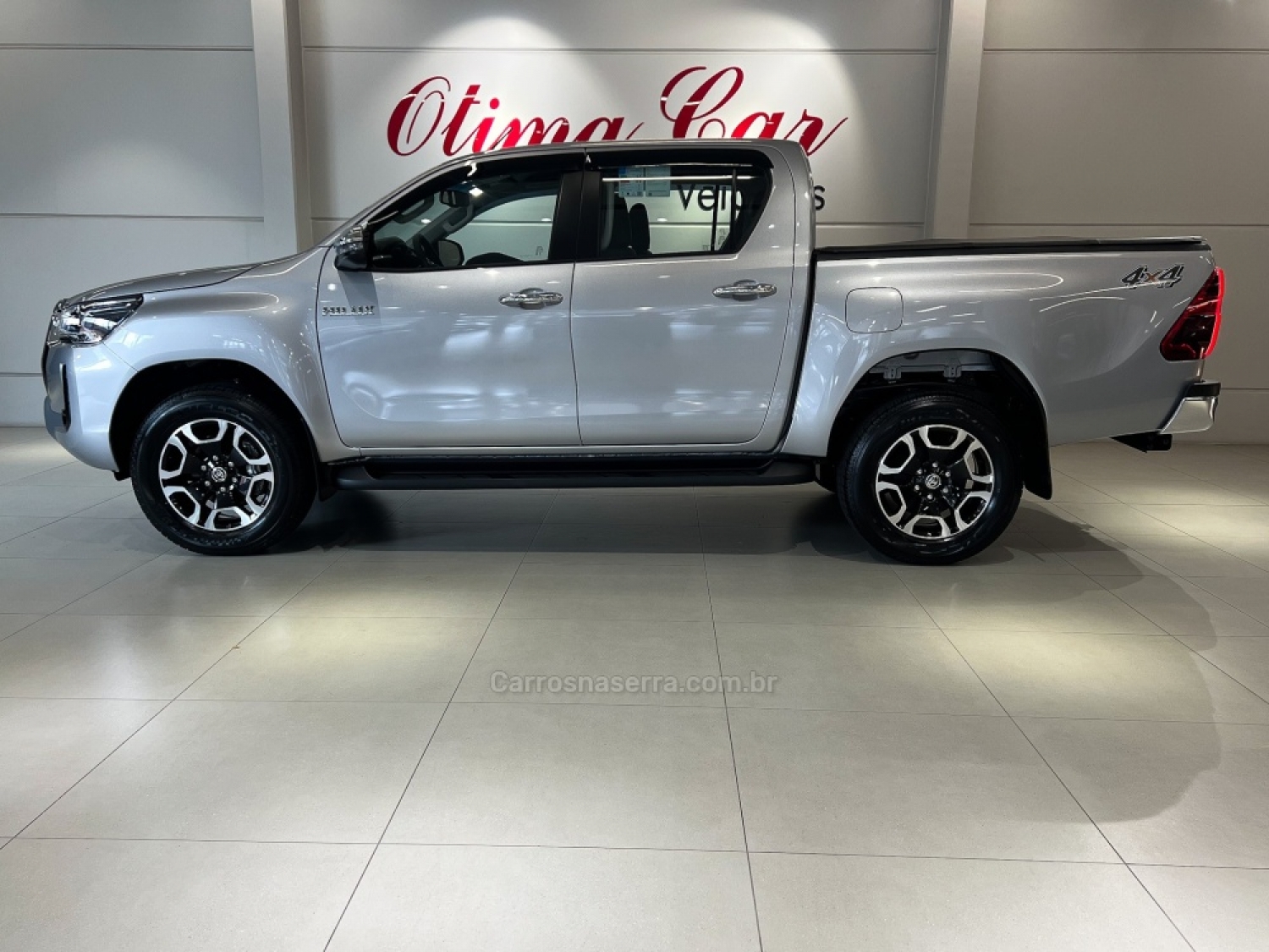 TOYOTA - HILUX - 2025/2025 - Prata - R$ 294.990,00