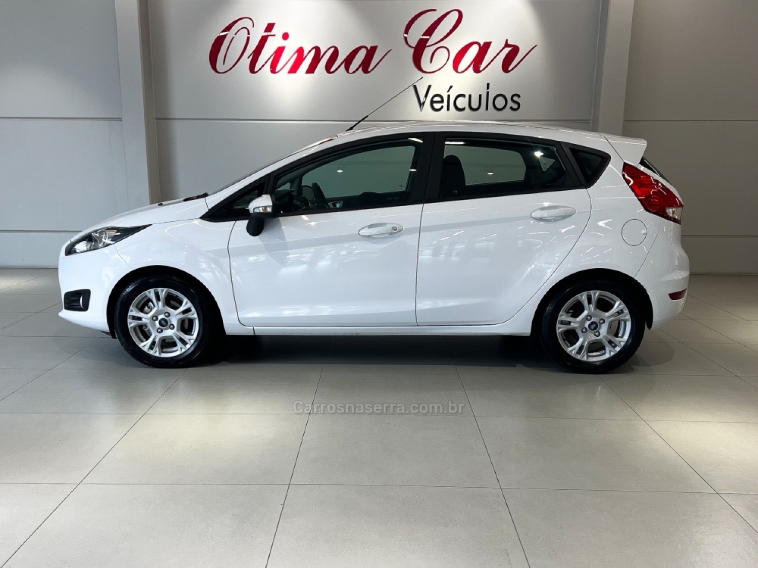 FORD - FIESTA - 2017/2017 - Branca - R$ 65.990,00