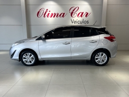 TOYOTA - YARIS - 2018/2019 - Prata - R$ 83.990,00