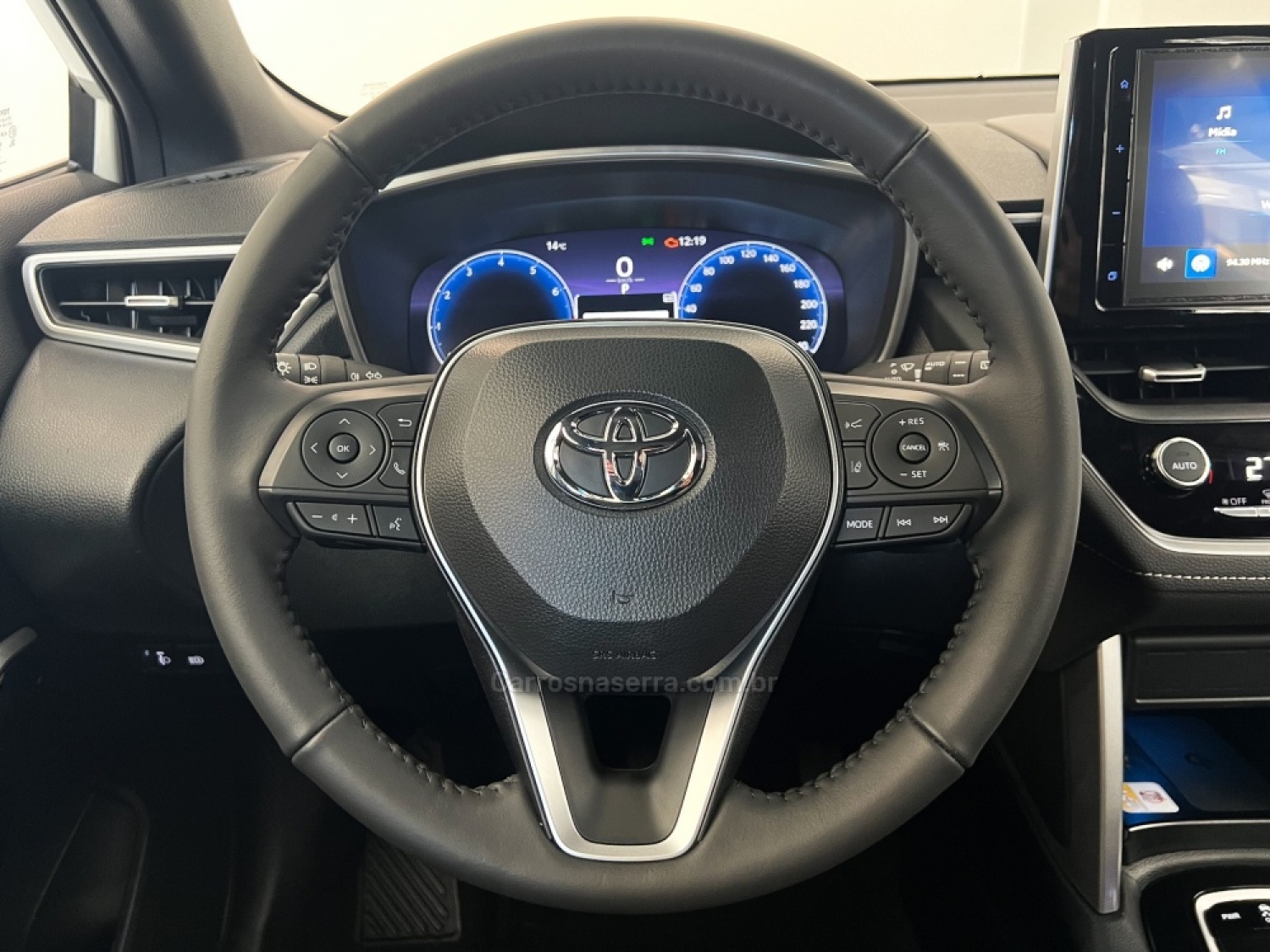 TOYOTA - COROLLA - 2024/2025 - Branca - R$ 184.900,00