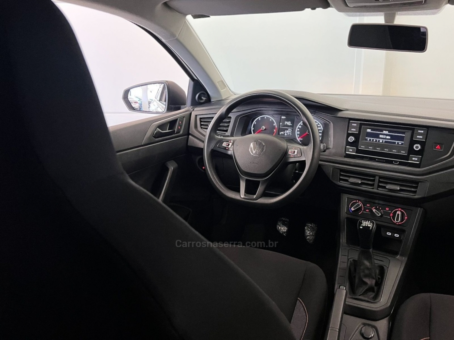 VOLKSWAGEN - POLO - 2023/2023 - Branca - R$ 69.900,00