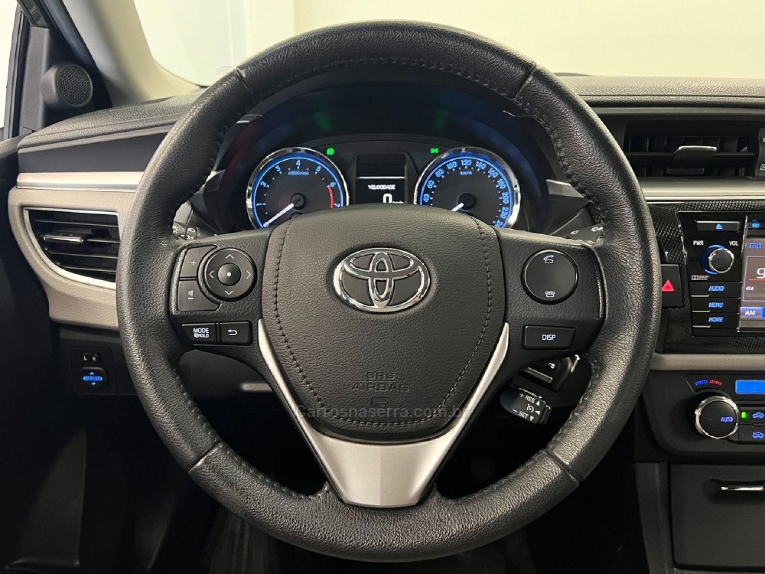 TOYOTA - COROLLA - 2015/2015 - Cinza - R$ 89.990,00