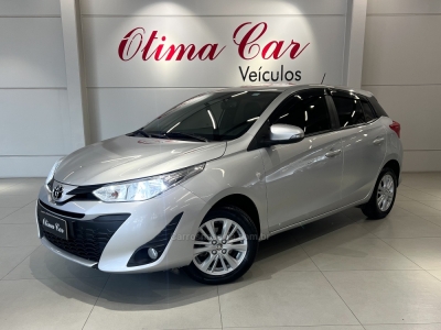 TOYOTA - YARIS - 2018/2019 - Prata - R$ 81.990,00