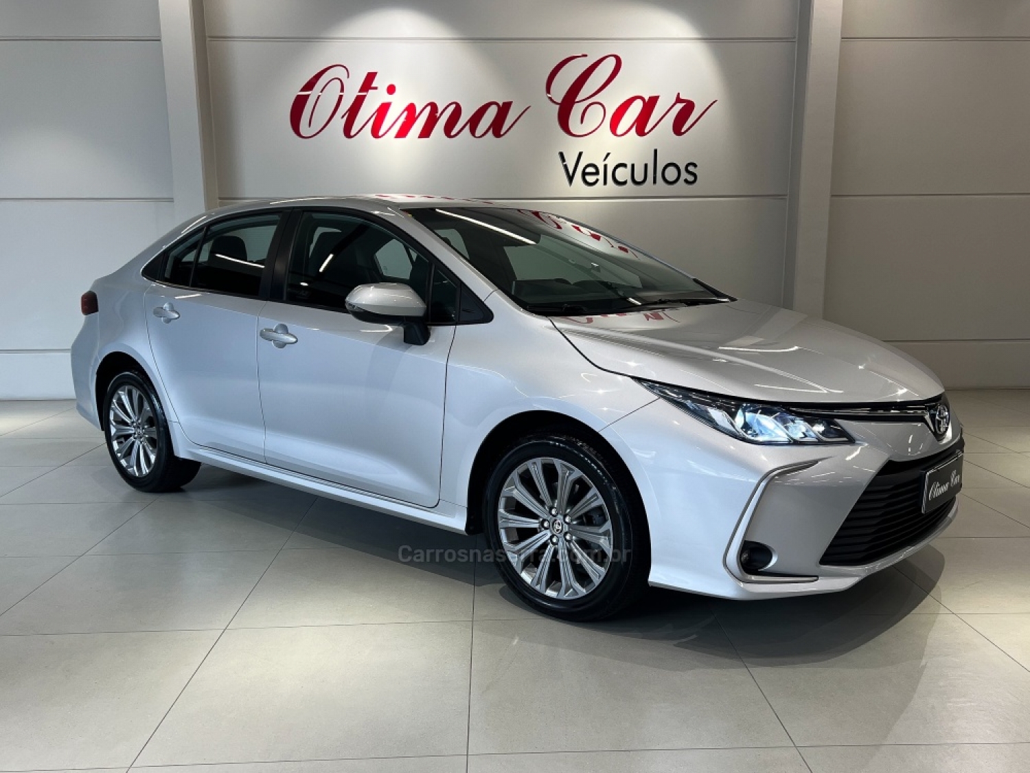 TOYOTA - COROLLA - 2020/2021 - Prata - R$ 117.990,00