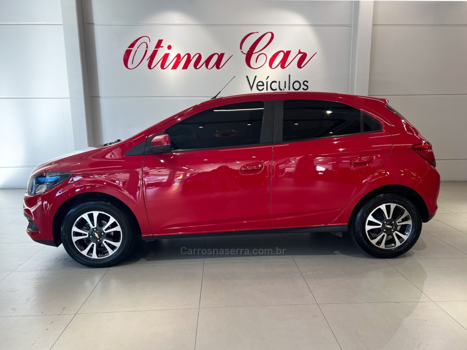 CHEVROLET - ONIX - 2015/2015 - Vermelha - R$ 57.990,00