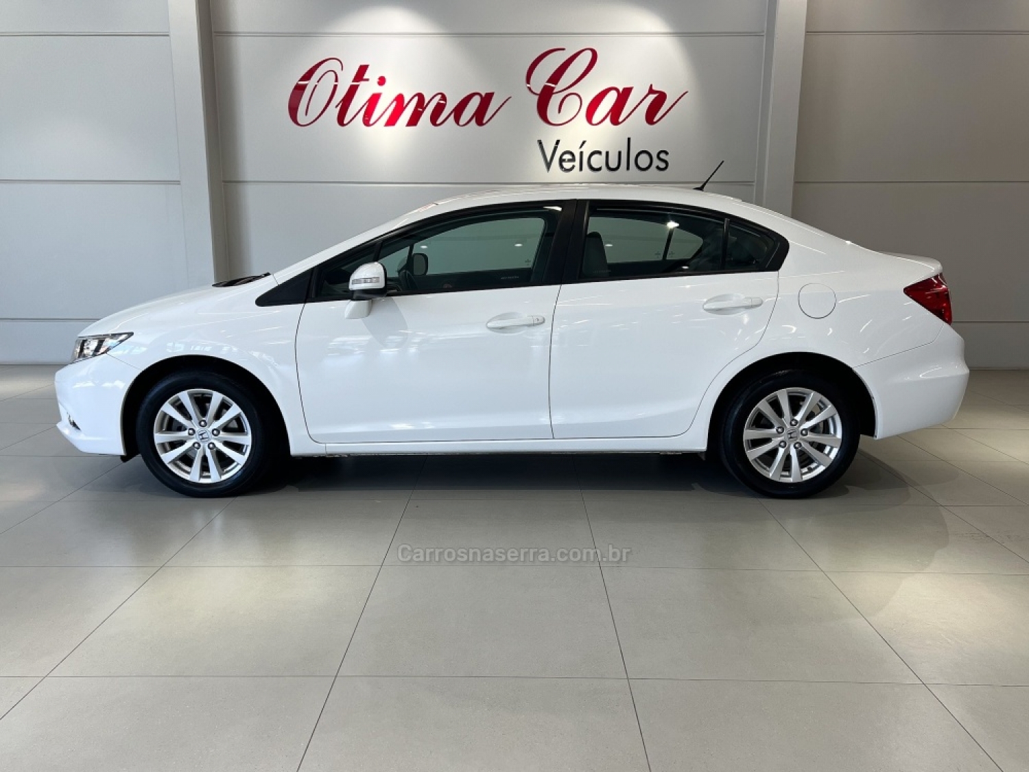 HONDA - CIVIC - 2013/2014 - Branca - R$ 79.990,00