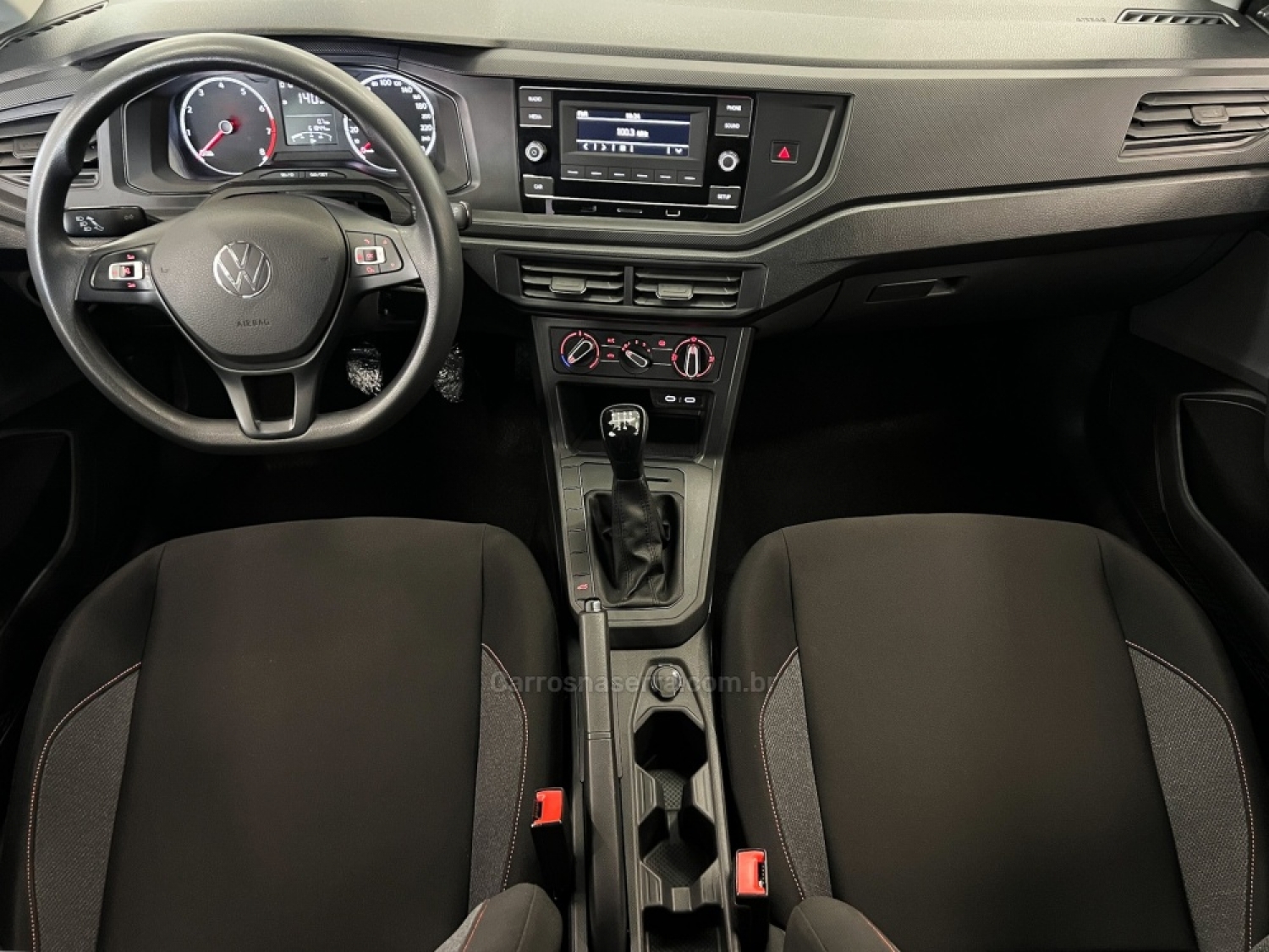 VOLKSWAGEN - POLO - 2023/2023 - Branca - R$ 75.900,00