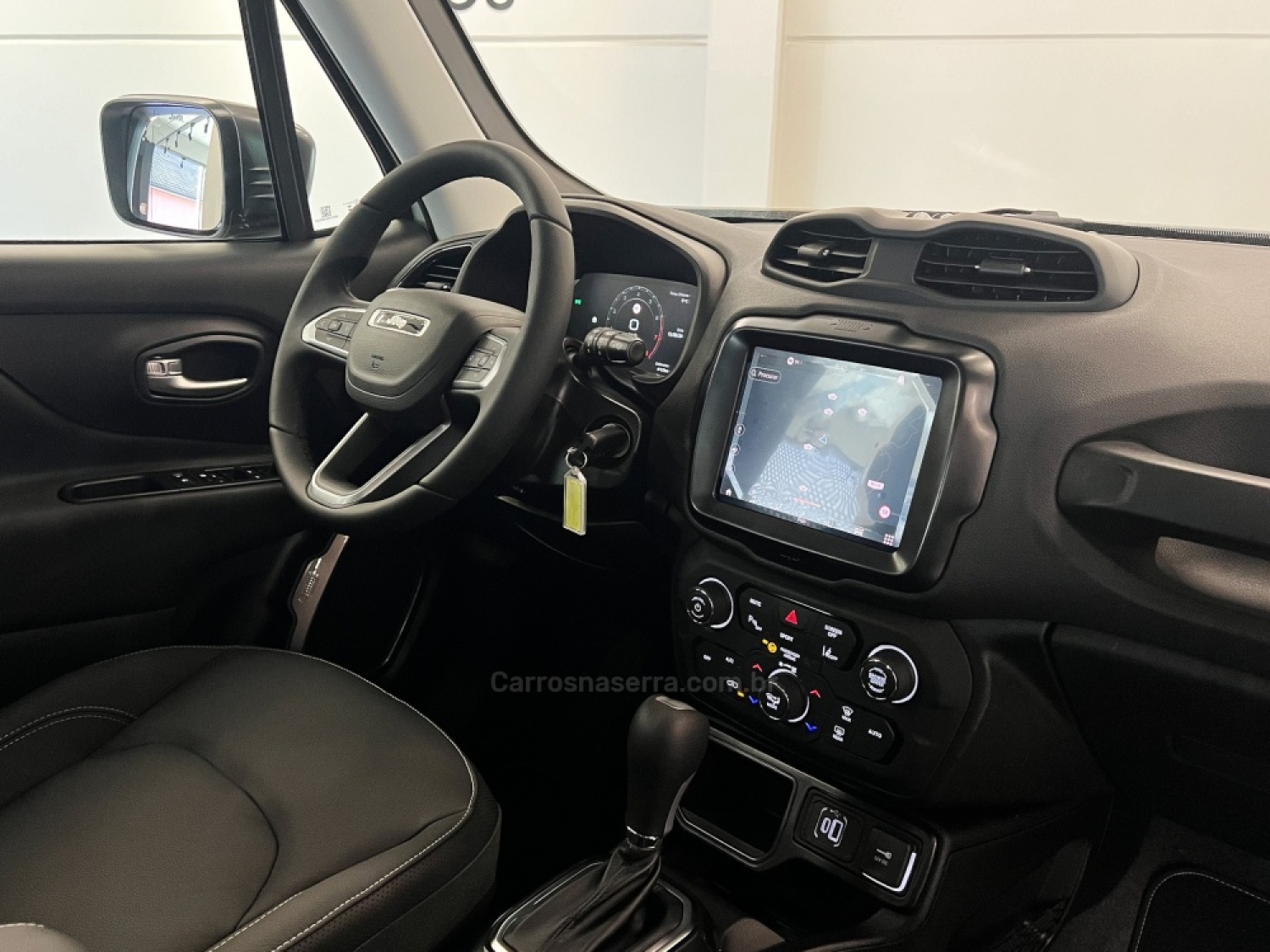 JEEP - RENEGADE - 2024/2025 - Branca - R$ 159.900,00