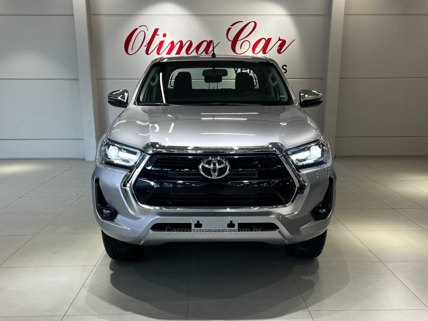 TOYOTA - HILUX - 2025/2025 - Prata - R$ 289.900,00