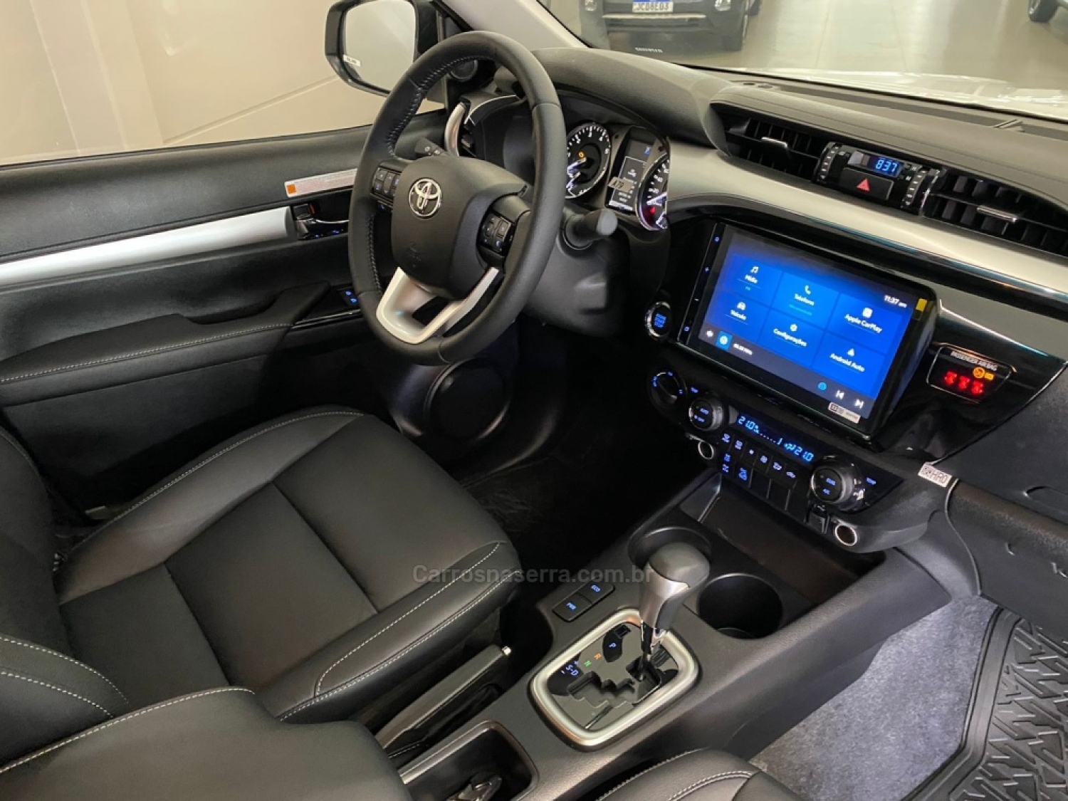 TOYOTA - HILUX - 2025/2025 - Branca - R$ 294.990,00