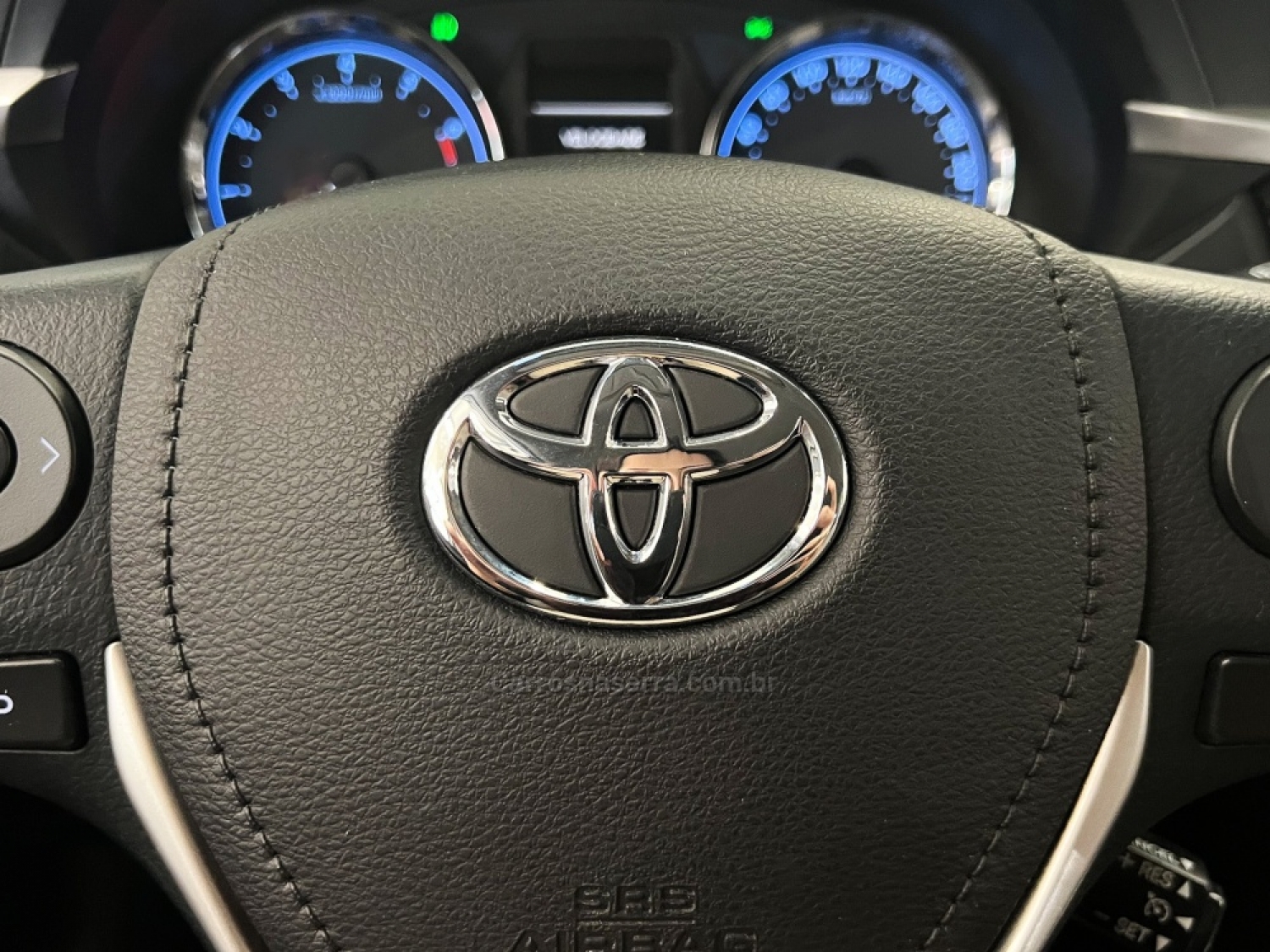 TOYOTA - COROLLA - 2015/2015 - Cinza - R$ 92.990,00