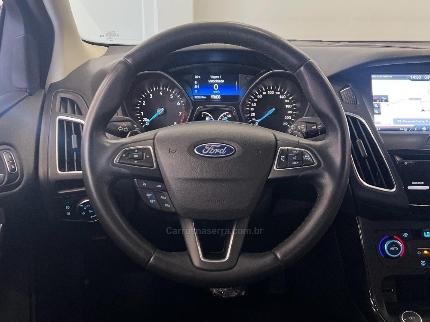 FORD - FOCUS - 2015/2016 - Preta - R$ 66.990,00