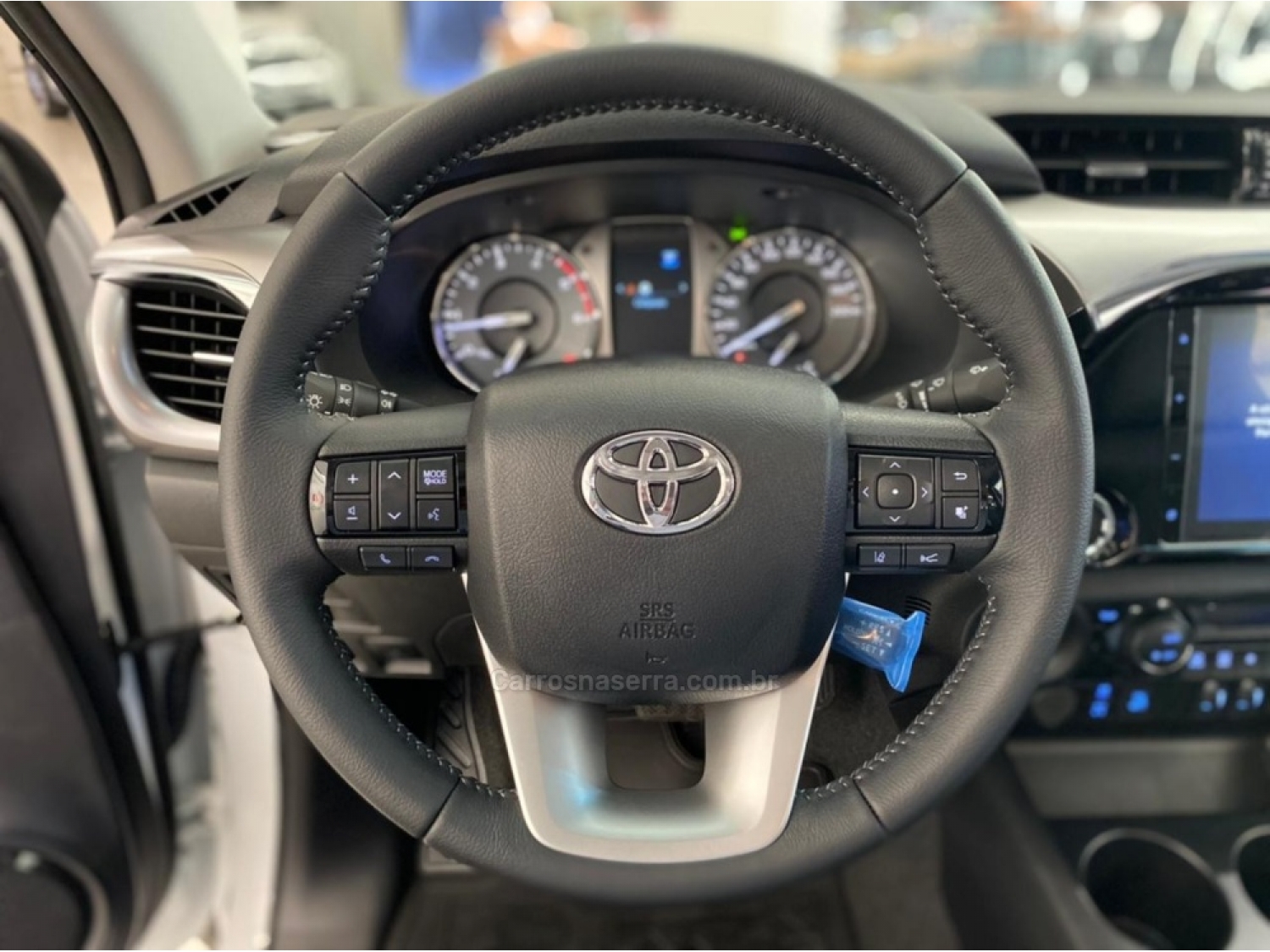 TOYOTA - HILUX - 2024/2024 - Branca - R$ 309.900,00