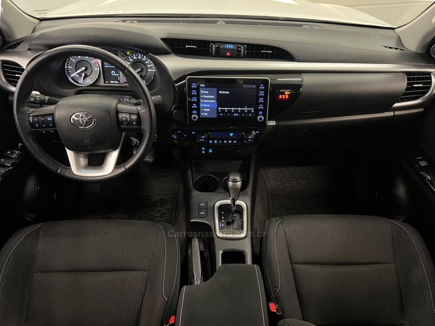 TOYOTA - HILUX - 2022/2022 - Branca - R$ 209.990,00