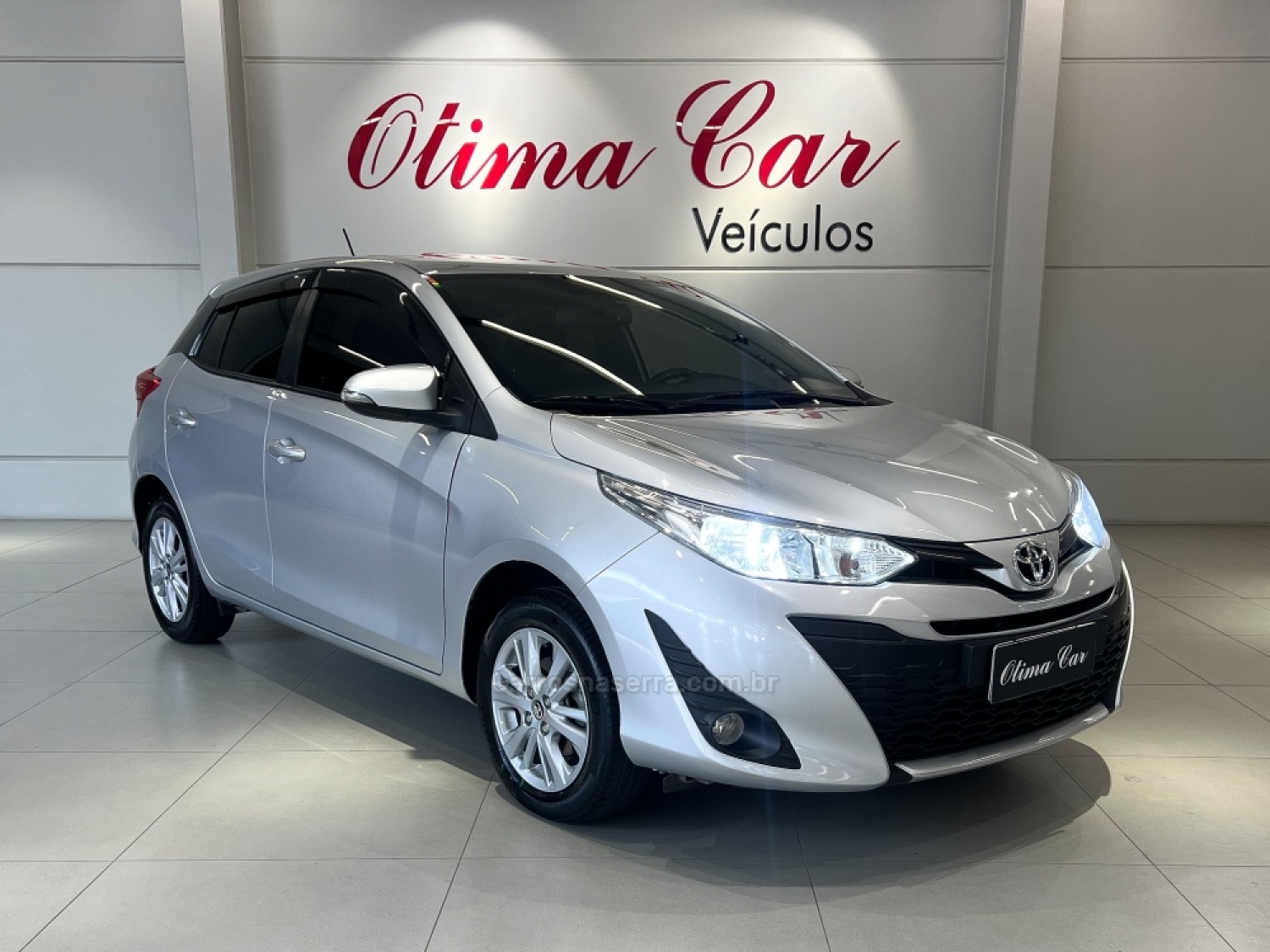 TOYOTA - YARIS - 2018/2019 - Prata - R$ 83.990,00