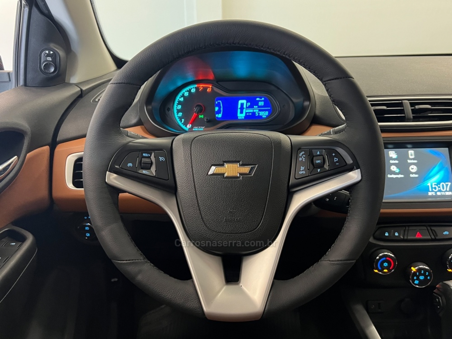 CHEVROLET - ONIX - 2017/2018 - Preta - R$ 69.990,00