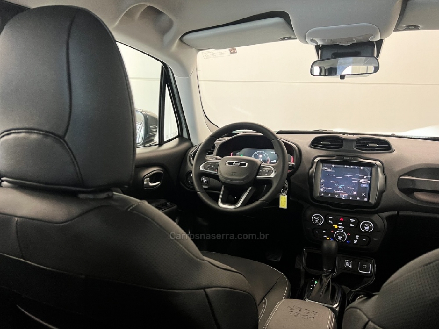 JEEP - RENEGADE - 2024/2025 - Branca - R$ 159.900,00