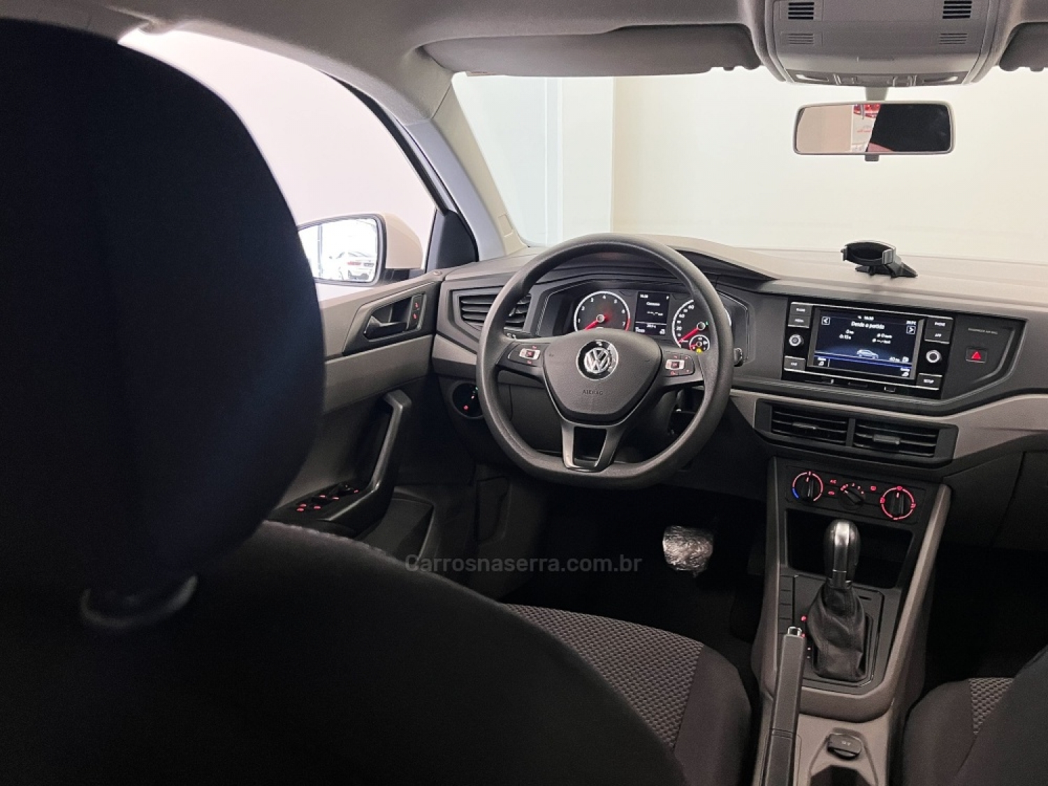 VOLKSWAGEN - POLO - 2018/2019 - Branca - R$ 79.990,00