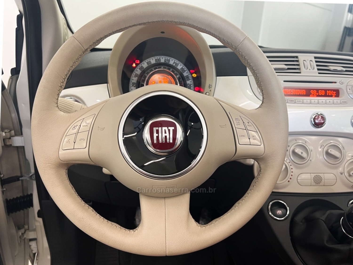 FIAT - 500 - 2014/2014 - Branca - R$ 64.990,00