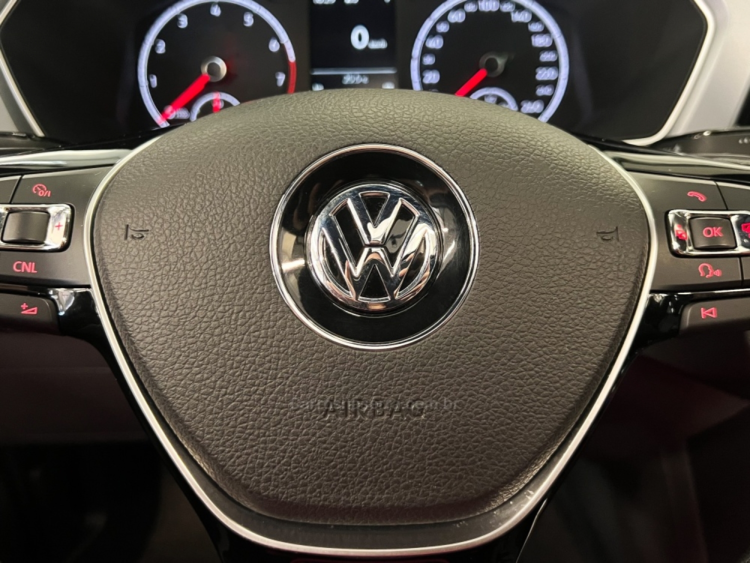 VOLKSWAGEN - T-CROSS - 2019/2020 - Branca - R$ 99.990,00