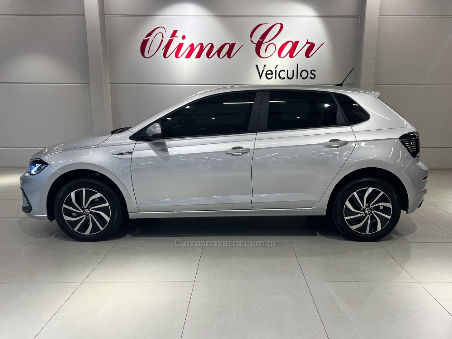 VOLKSWAGEN - POLO - 2023/2024 - Prata - R$ 109.990,00