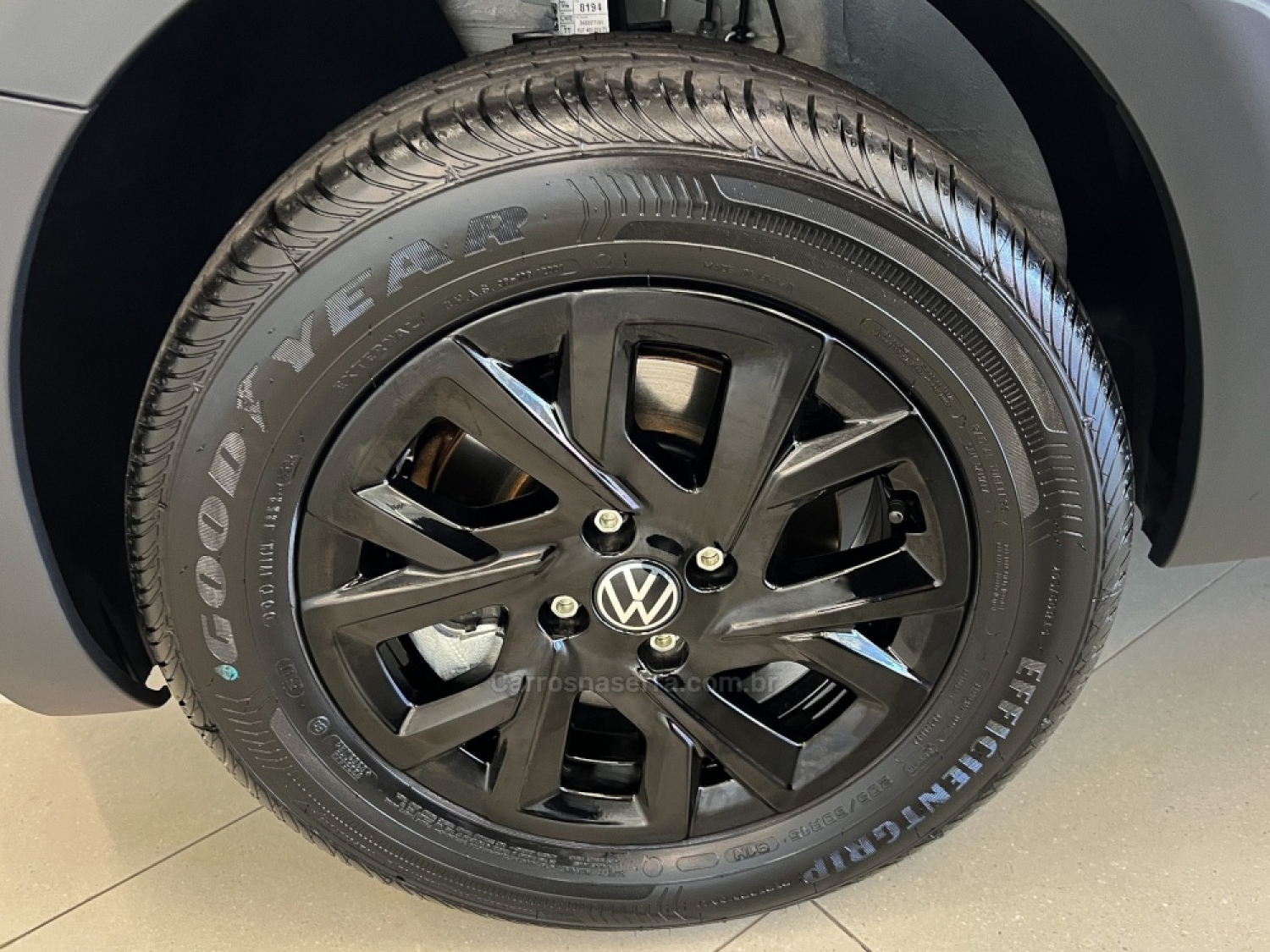 VOLKSWAGEN - SAVEIRO - 2024/2025 - Branca - R$ 93.490,00