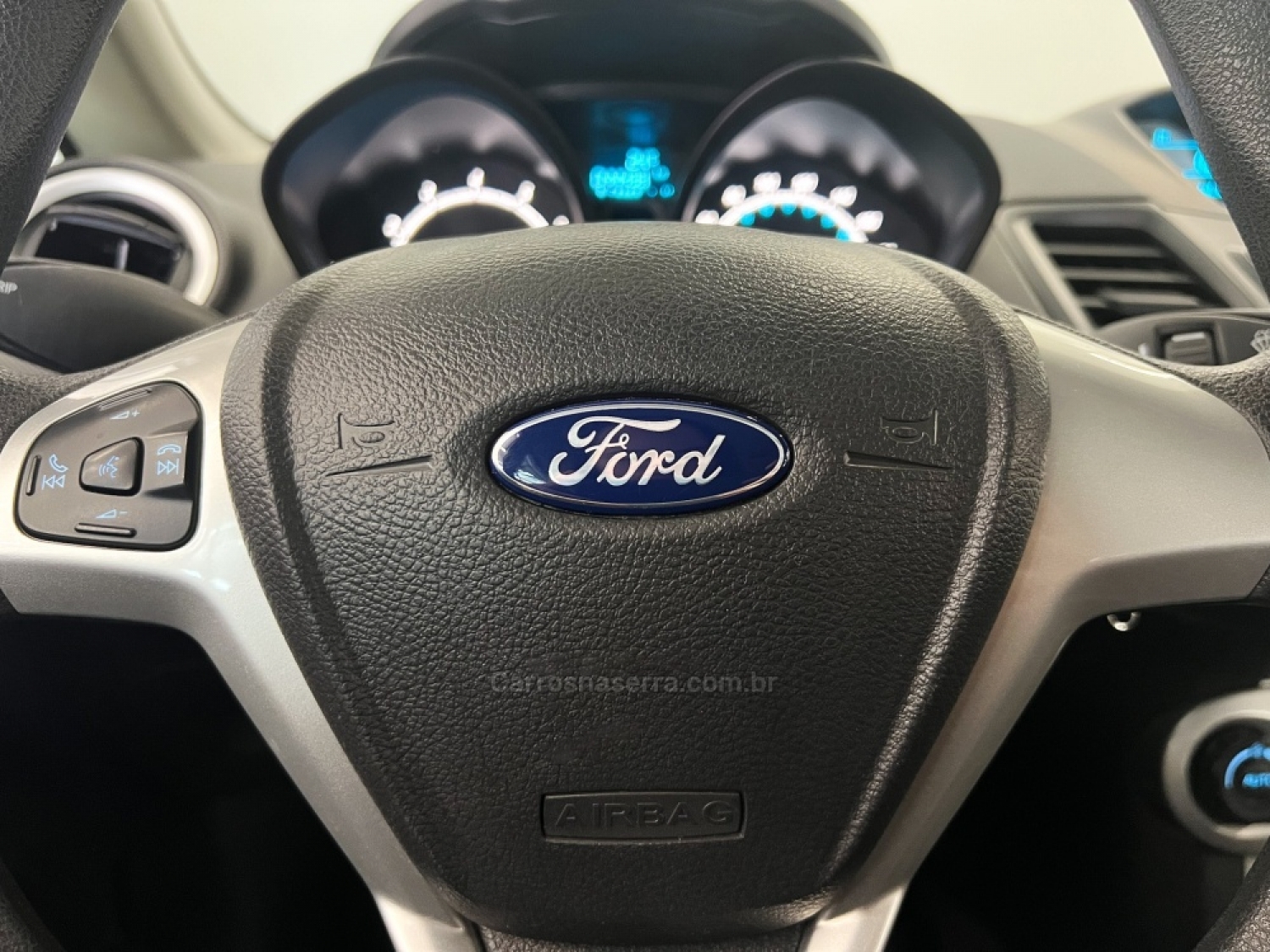 FORD - FIESTA - 2017/2017 - Branca - R$ 65.990,00