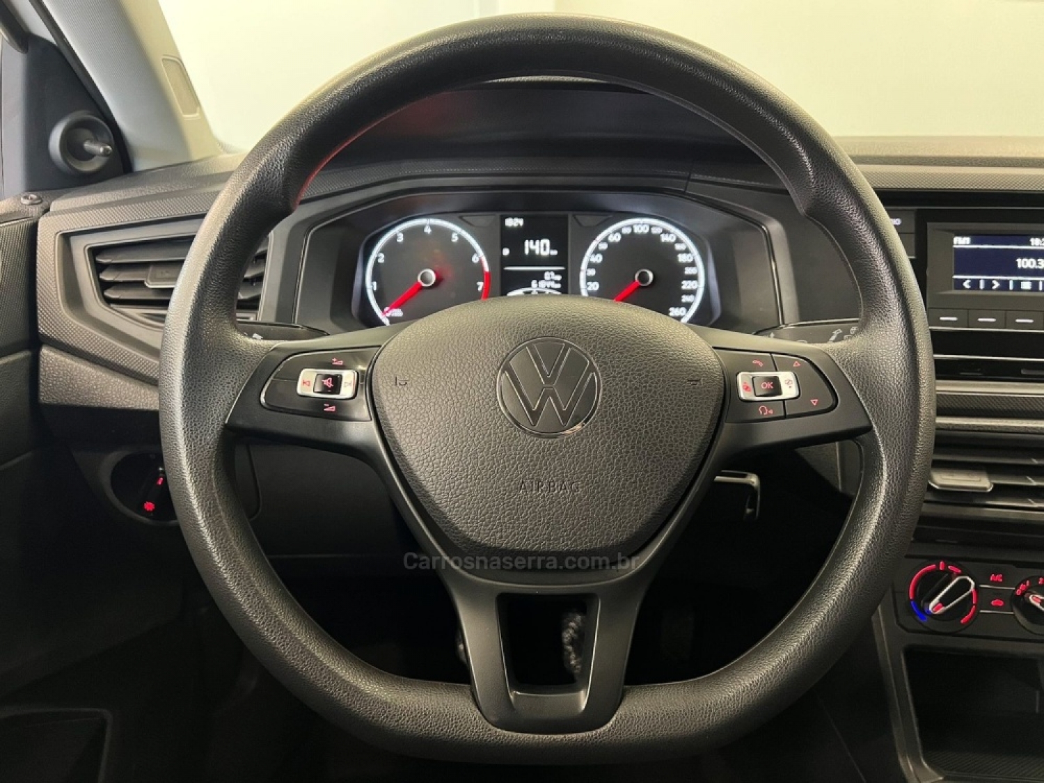 VOLKSWAGEN - POLO - 2023/2023 - Branca - R$ 69.900,00