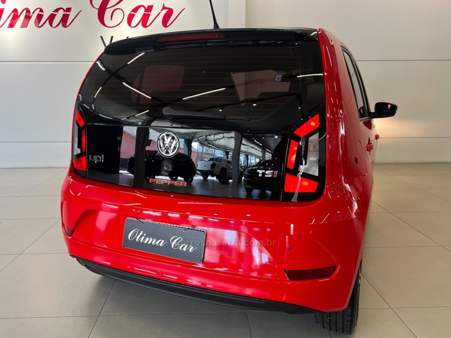 VOLKSWAGEN - UP - 2017/2018 - Vermelha - R$ 73.990,00