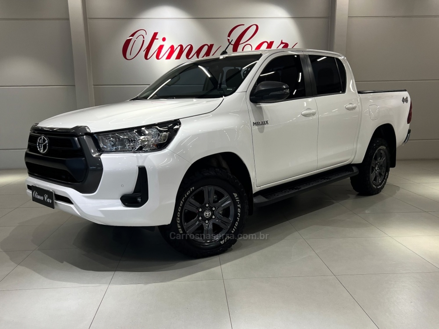 TOYOTA - HILUX - 2022/2022 - Branca - R$ 209.990,00