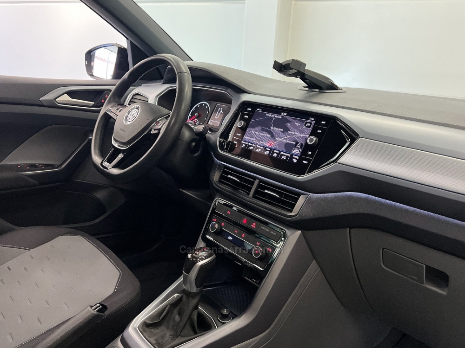 VOLKSWAGEN - T-CROSS - 2019/2020 - Vermelha - R$ 109.990,00