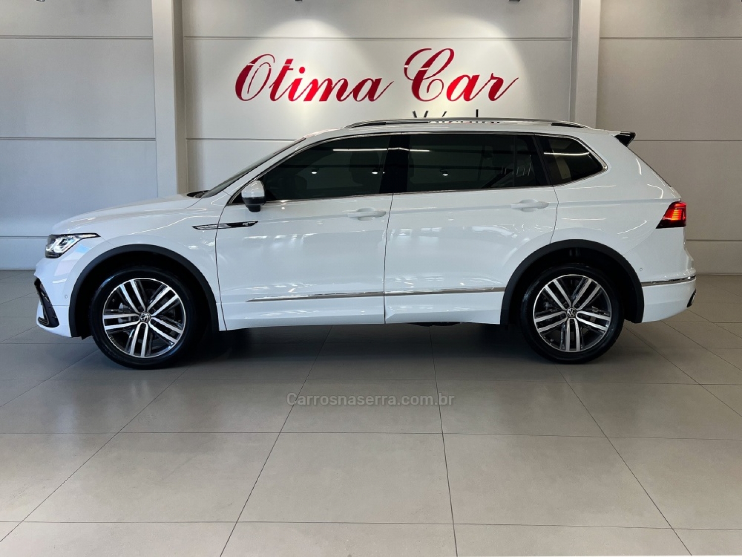 VOLKSWAGEN - TIGUAN - 2024/2024 - Branca - R$ 289.990,00