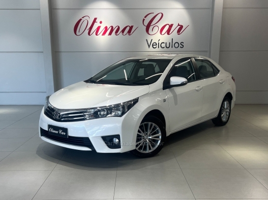 TOYOTA - COROLLA - 2014/2015 - Branca - R$ 84.990,00