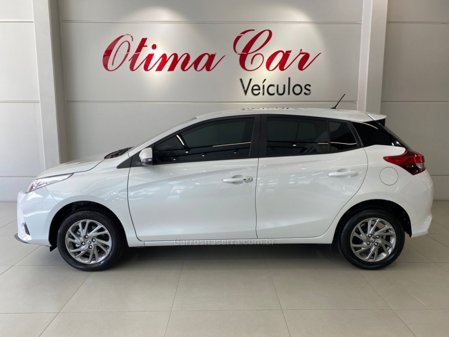 TOYOTA - YARIS - 2024/2025 - Branca - R$ 109.900,00