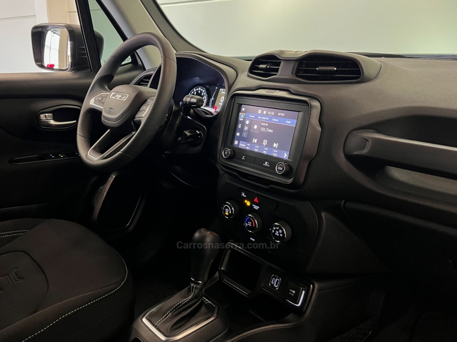 JEEP - RENEGADE - 2022/2022 - Branca - R$ 114.990,00