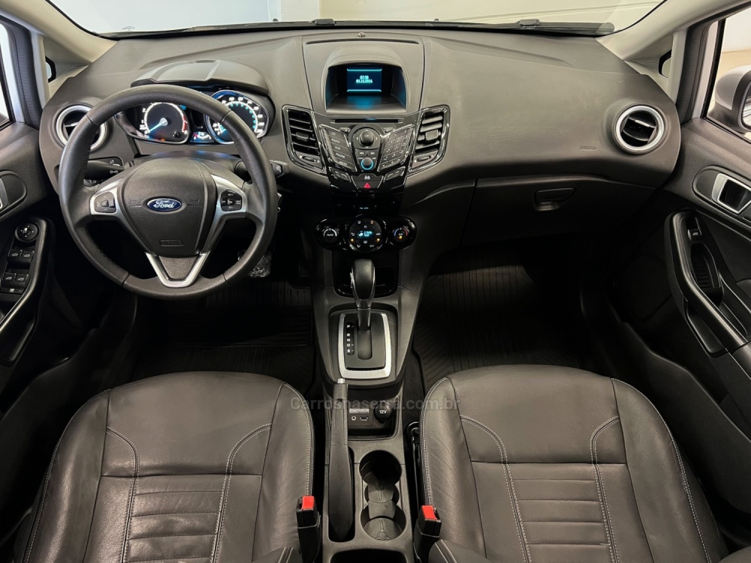 FORD - FIESTA - 2015/2015 - Prata - R$ 56.990,00