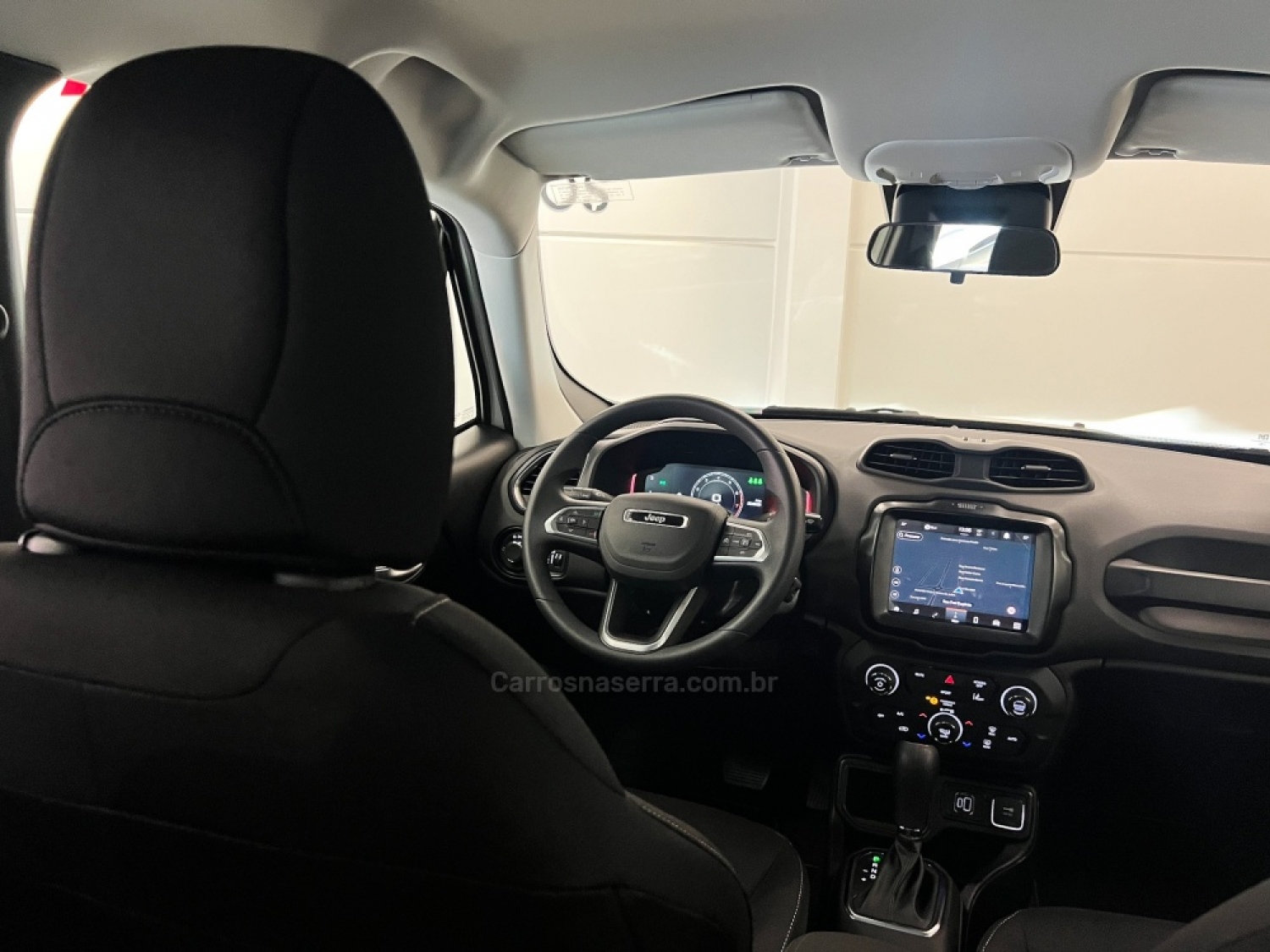 JEEP - RENEGADE - 2025/2025 - Branca - R$ 135.990,00