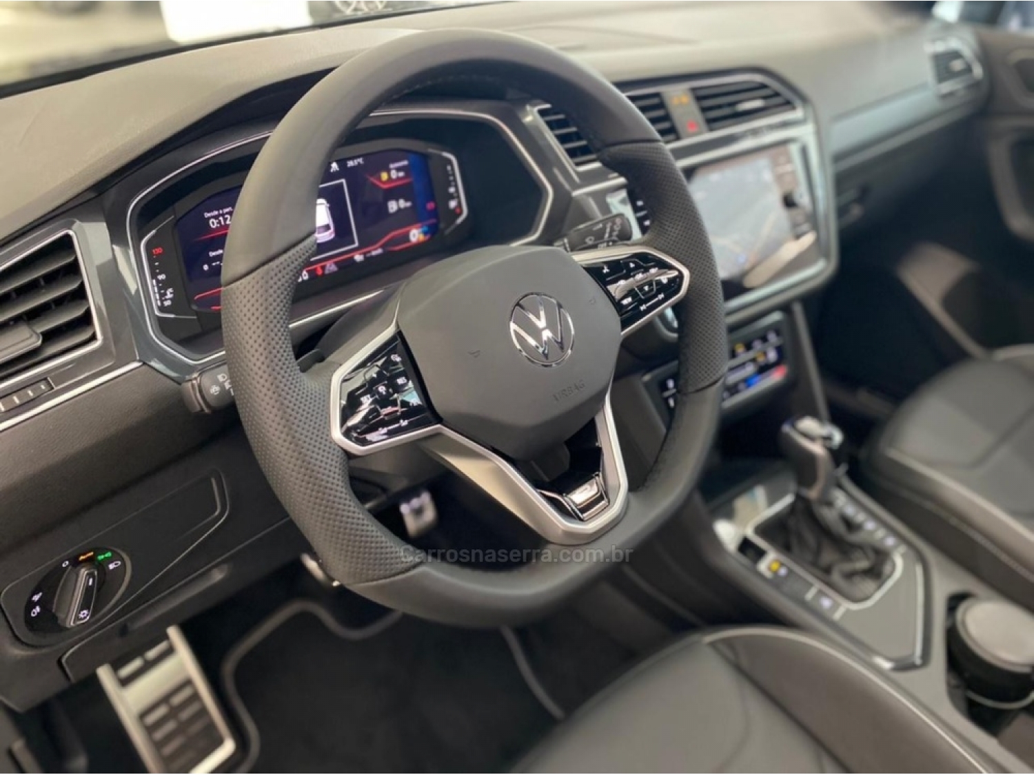 VOLKSWAGEN - TIGUAN - 2024/2024 - Preta - R$ 289.990,00